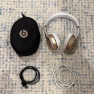 Beats Wireless Rosegold Headphones
